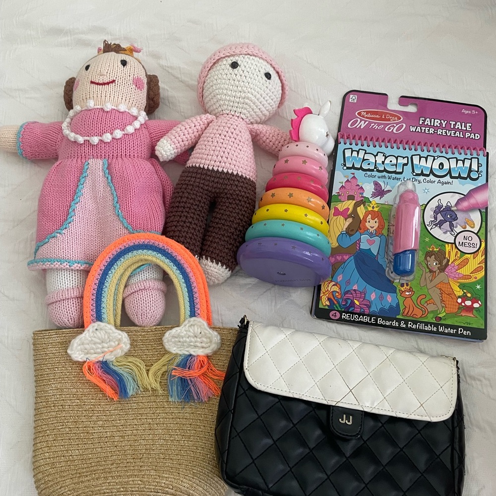 Kids Toy Set with Pink and Multicolor Dolls